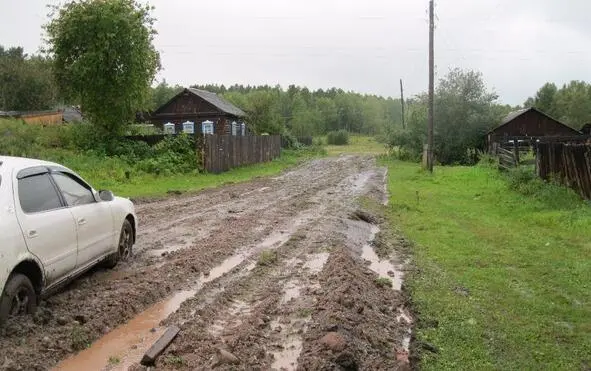 Так выглядят дороги в сельской глубинке на следующий день после капитального - фото 2