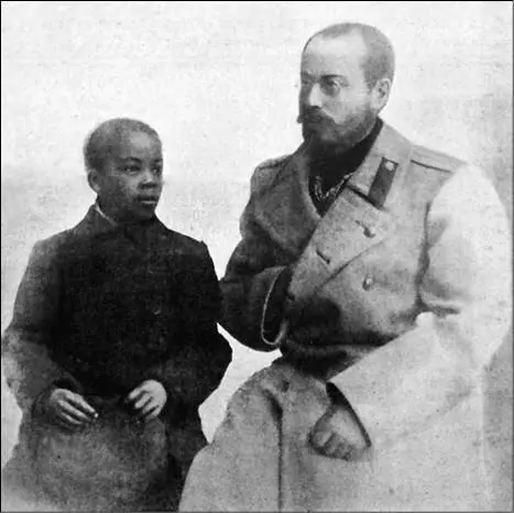 АК Булатович с воспитанникомабиссинцем 23 июня 1900 г по личному указанию - фото 11