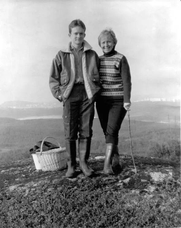 Митя и Сашуля над Мурманском 23 августа 1992 г Меня конечно в первую - фото 2