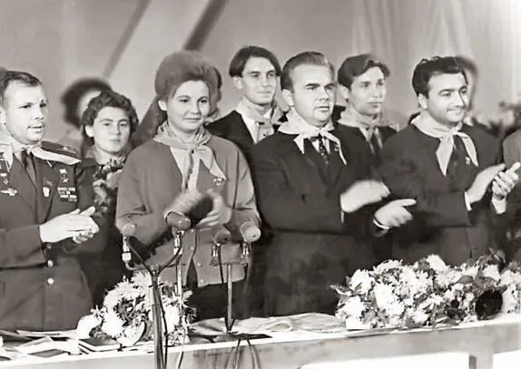 Сергей Павлов дружил с космонавтами и они были близки к комсомолу - фото 9