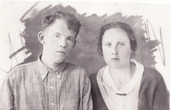 Отец Владимир Иванович и мать Анна Филипповна Углова Фото 1935 года Глава - фото 2