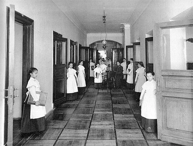 Коридор между музыкальными селюлями Фотограф Петр Петрович Павлов 1902 г - фото 8