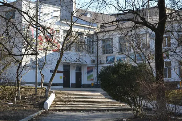 Клуб им 9 января 1905 г Памятник на территории клуба 9 января 1905 г - фото 9