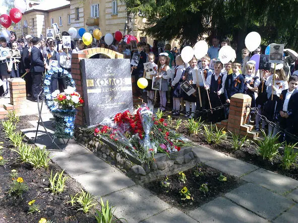 ВДВ Раскрашено небо как холст куполами Наш полк по тревоге поднялся на - фото 2