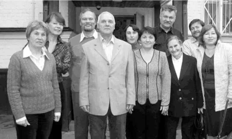 Группа сотрудников лаборатории 2010 г Слева направо М М Чернавская В В - фото 7