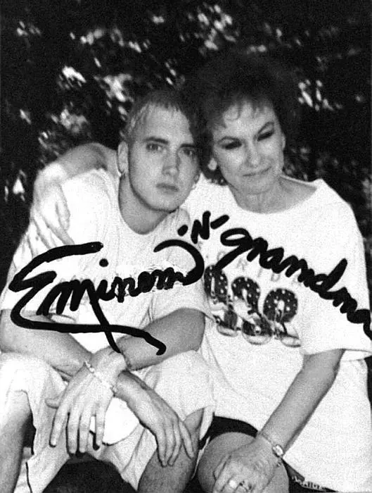 Eminem со своей бабушкой Бетти Кресин Возвращение 19831987 гг Вновь - фото 15