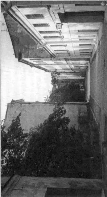 Соловьевский переулок Вид в сторону Среднего проспекта вверху и в сторону - фото 4
