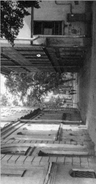 Соловьевский переулок Вид в сторону Среднего проспекта вверху и в сторону - фото 5