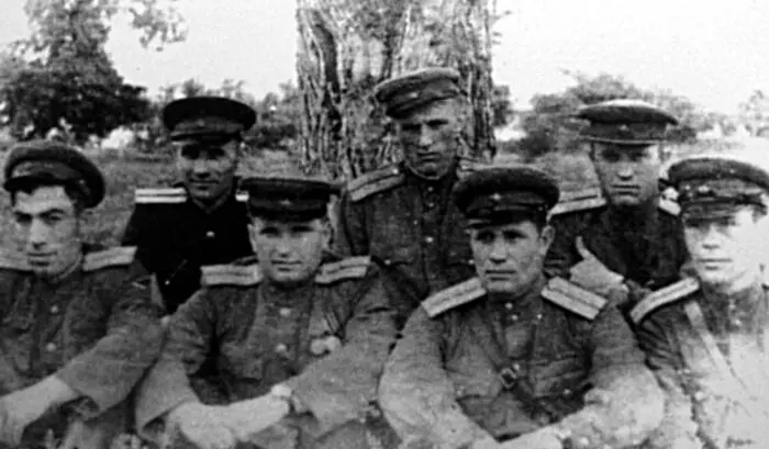 Оперативники РО МГБ и РО МВД Слева направо ИП Астахов СА Максимчук НА - фото 13