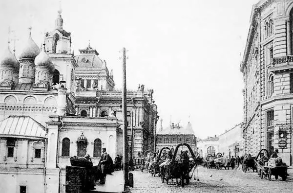 Вид улицы Варварки Около 1900 г За церковью Георгия виден торговый дом - фото 26