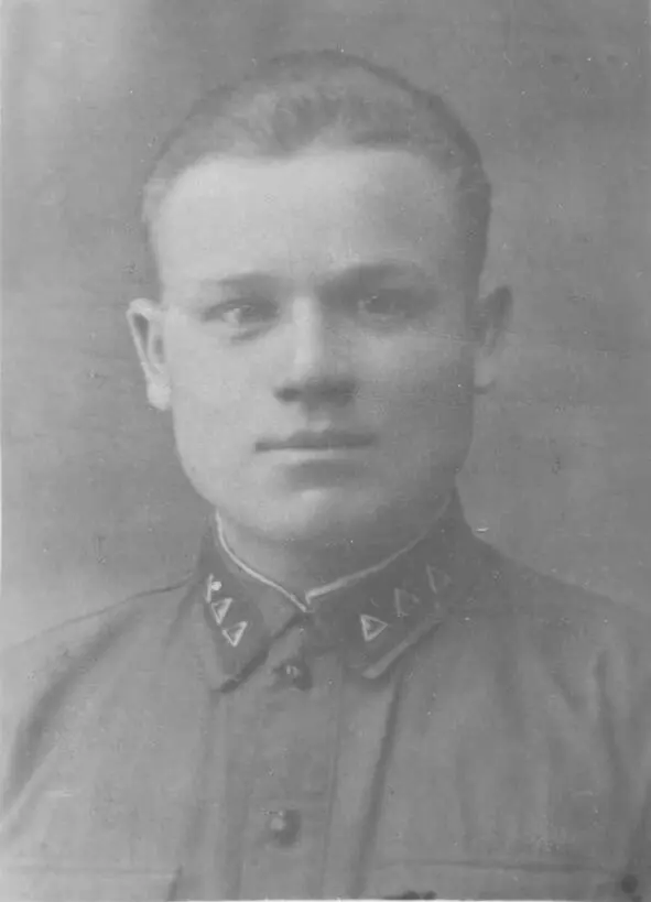 Рюмик М Е 1936 год Рюмик М Е 1936 год Коммунисты и комсомольцы всегда - фото 3