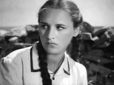 Кадр из кинофильма Молодая гвардия 1948 г И вот Нонна Мордюкова совершила - фото 22