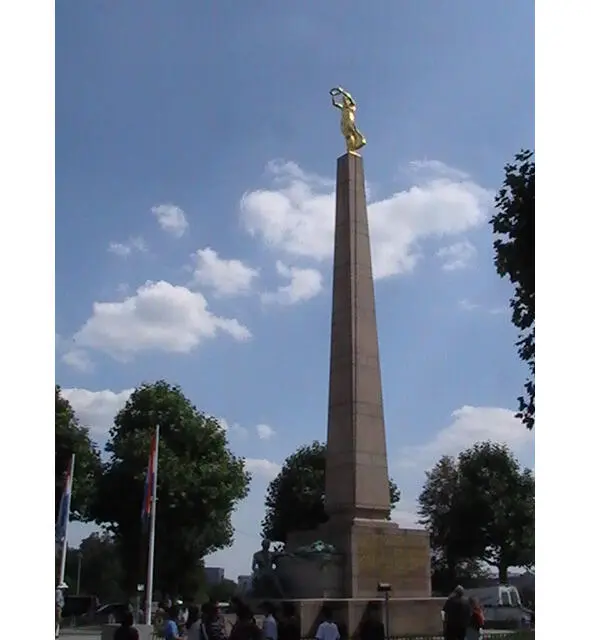 Люксембург Стела с женщиной с венком в руках 2011 год Накормили в ресторане - фото 34