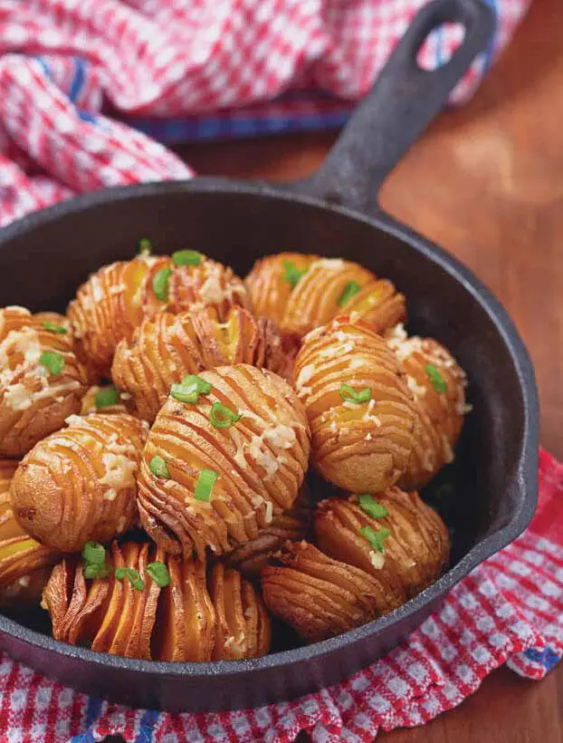 Хачапури Классическое блюдо грузинской кухни лепёшка с сыром чьё название в - фото 17