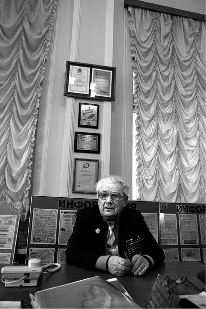 Павел Косенко Москва 2009 год Фото Ивы Зимовой Вы говорили что служить - фото 4