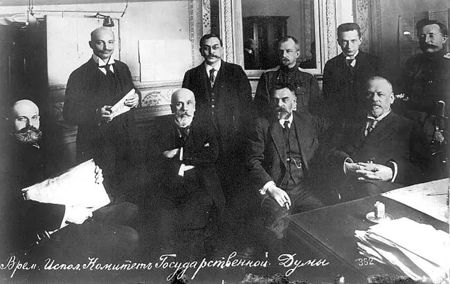 Члены Временного комитета Государственной думы Сидят слева направо ВН - фото 4