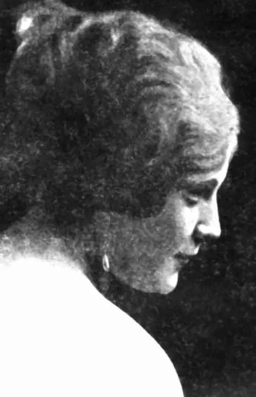 Изабелла Юрьева Слух о молодой певице с прекрасным голосом потихоньку дошел и - фото 18