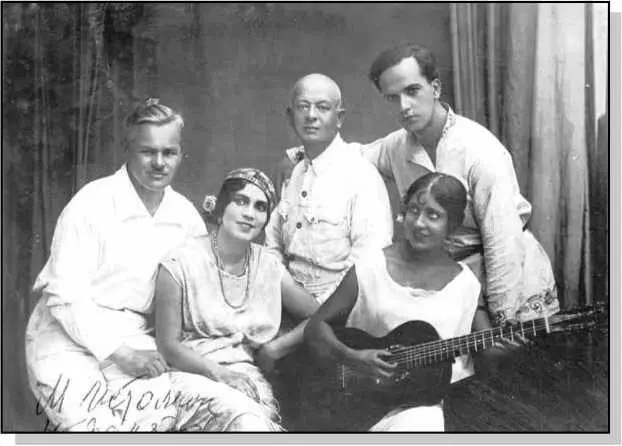 Мария Истомина Берта Червонная Ташкент 1929 г Первое мое выступление было в - фото 20