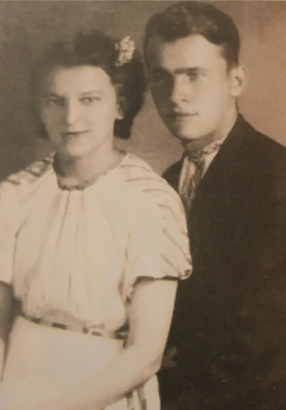 Ольга Илькив и Владимир Лык в день их свадьбы Львов 27 апреля 1943 года Моим - фото 3