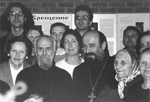 С паломниками из Дортмунда Проповедь в лондонском храме Начав серьезный - фото 23