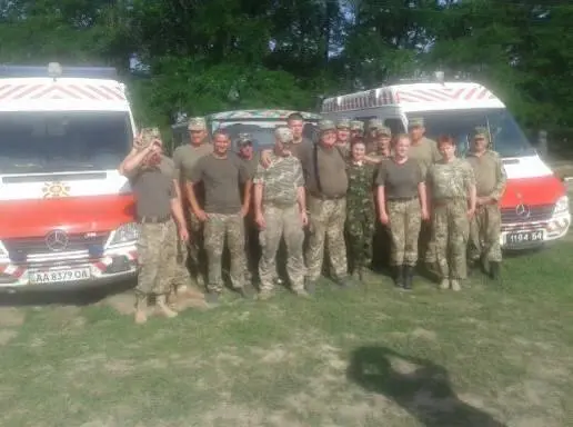 Под обстрелом Мы сегодня не спим разрываются мины Гул и грохот снарядов - фото 1