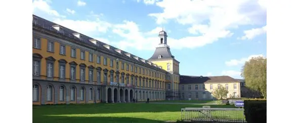 Студенческий дворик Hofgarten зеленый газон вблизи университета место для - фото 22