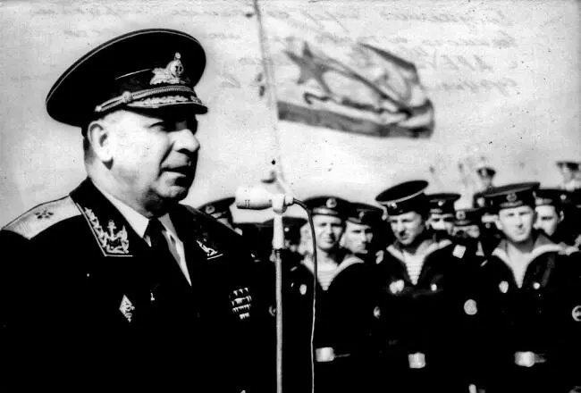 Выступление перед советскими моряками военного атташе СССР в Арабской - фото 5