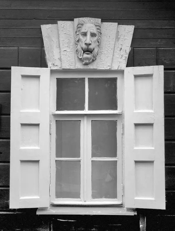 Окно на главном фасаде Постройки усадьбы появились скорее всего в 1820 году - фото 55