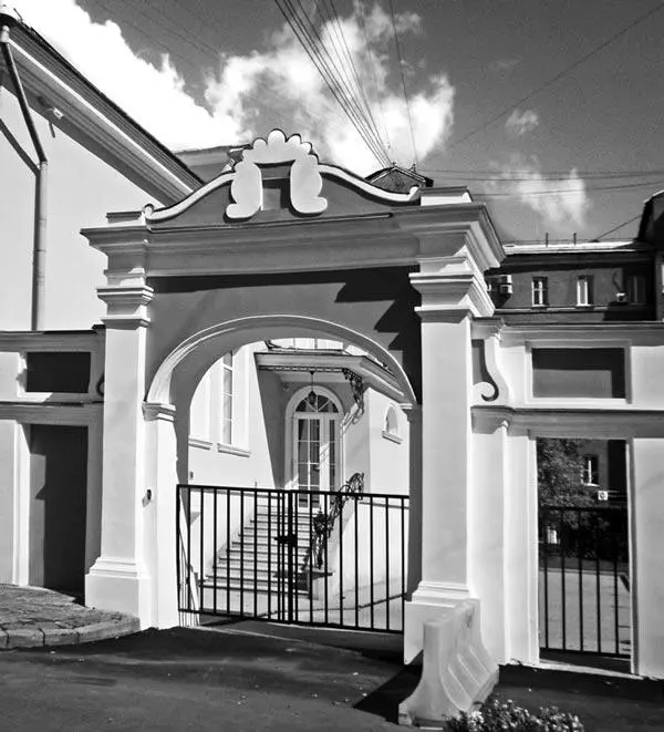 Ворота XVIII в Исследователи обнаружили чудом сохранившиеся балясины лестницы - фото 65