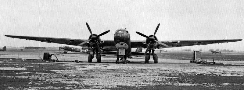 Не177А3 V24 WNr 135 024 на аэродроме РостокМариенехе Лето 1943 г С - фото 30