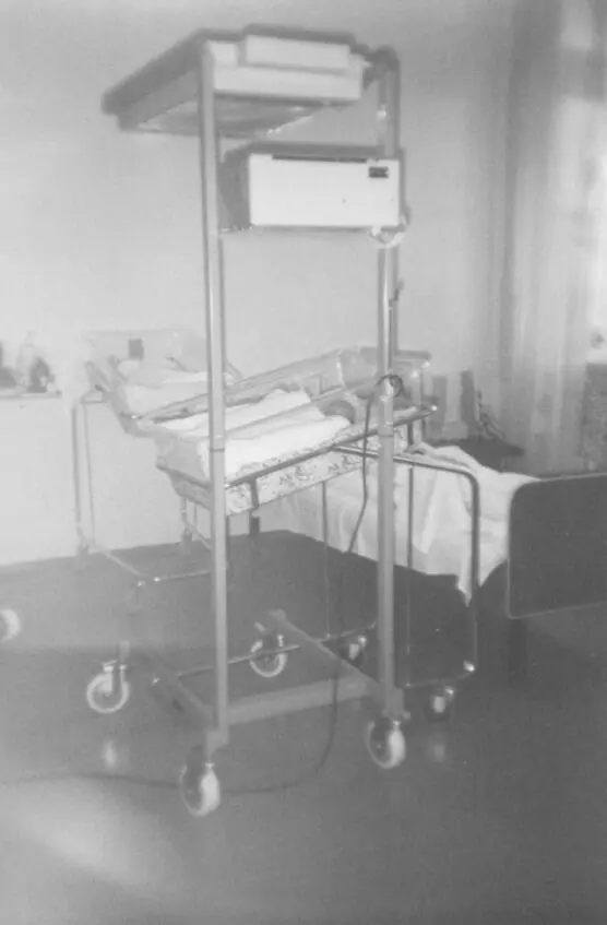Вот так мы лежали с Анютой в 4й городской больнице набирая вес осень 1999 - фото 2