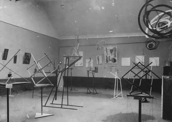 Рис 5 Вторая выставка ОБМОХУ Вид экспозиции 1921 Грандиозный рывок за - фото 5