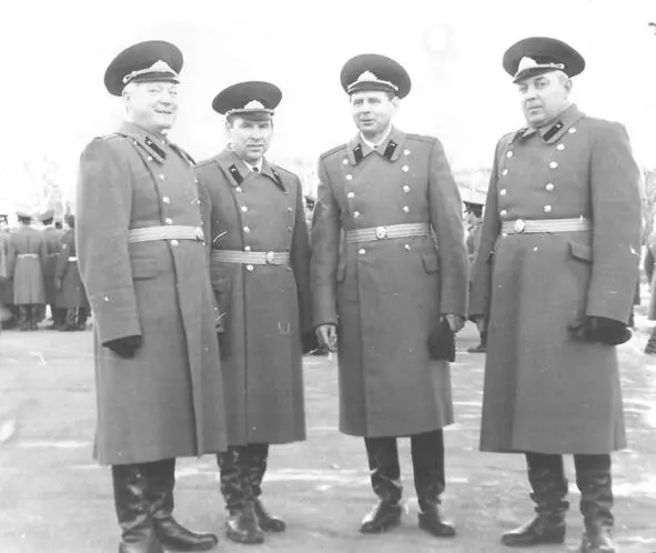 На фото 1980 г подполковник Клапчук Виталий Дмитриевич подполковник в - фото 42