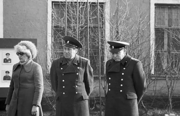 Митинг в честь коммунистического субботника 1978 год Алабов Ю Ф Андреев С - фото 95