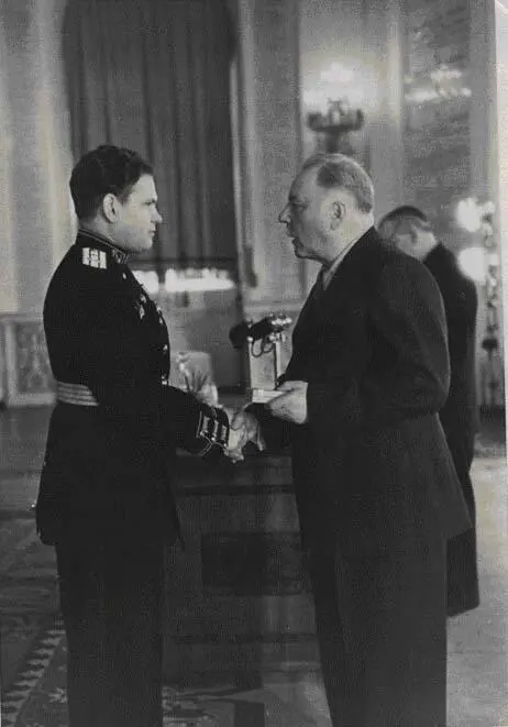 В начале 1946 года отца АЮ Савина как опытного и отличившегося во время войны - фото 7