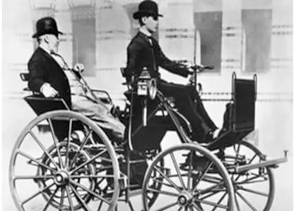 Рис 8 Так выглядели автомобили конструкции К Бенца и Г Дамлера 1886 г В - фото 8