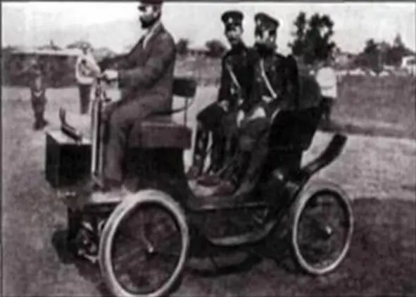 Рис 9 Автомобиль конструкции Е Яковлева и П Фрезе 1896 г Когда в 1889 г - фото 9