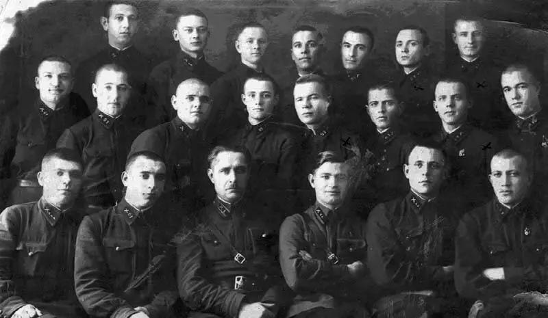 Выпускники ОАУ взвода капитана Яворского 1941 Некоторую путаницу в знания - фото 15