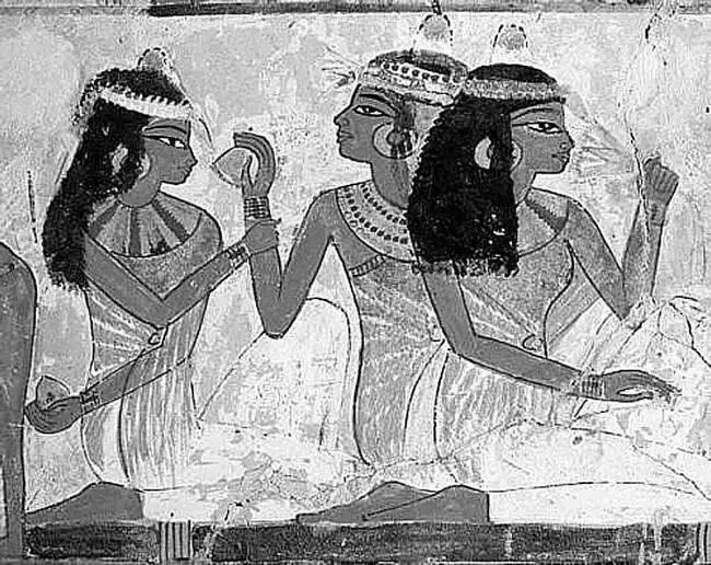 Фрагмент фрески Новое цaрство Женщины также могли служить жрицами при храмах - фото 13