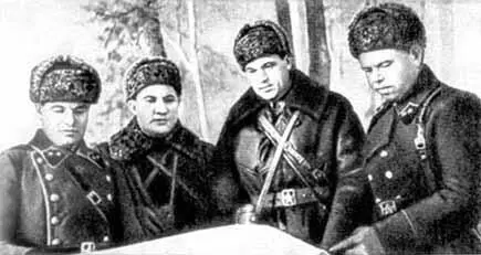 К К Рокоссовский в госпитале после ранения 1942 год К К Рокоссовский и - фото 13