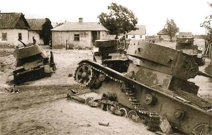 Подбитые под Брестом советские легкие танки Т26 Июнь 1941 года В целом - фото 86