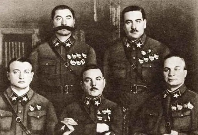 Пять первых маршалов Советского Союза Сидят слева направо МН - фото 42