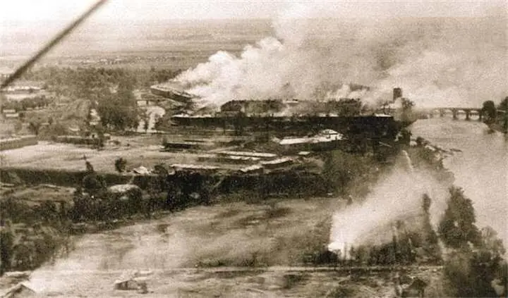 Брестская крепость утром 22 июня 1941 года Снимок сделан с аэростата немецкими - фото 79