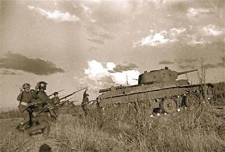 Атака Красной Армии во время боев на ХалхинГоле Август 1939 г Советское - фото 20