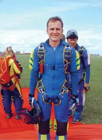 Будущий космонавт Сергей Рязанский на парашютной подготовке в Бердске Летная и - фото 33