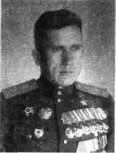 Я родился в селе Монастырщина в излучине Дона 22 июня 1920 года Вскоре - фото 18