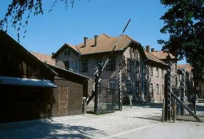 Освенцим I Auschwitz Освенцим II Birkenau Проект лагеря на 100 000 - фото 1