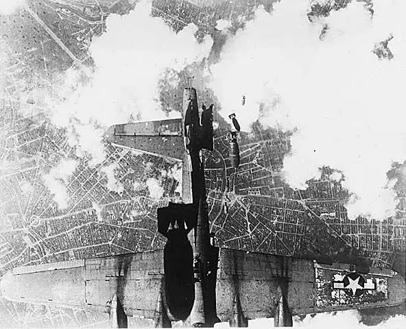 Одной из летающих крепостей B17 немного не повезло а внизу Дрезден J - фото 28