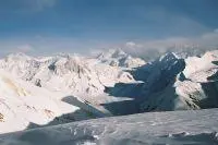 Плоский снежный купол на котором мы находимся переходит на юге в ажурный - фото 50
