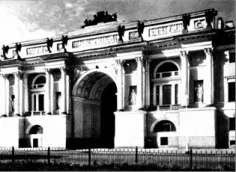Рис 2 Арка соединяющая Сенат и Синод с двумя скульптурными фигурами - фото 3